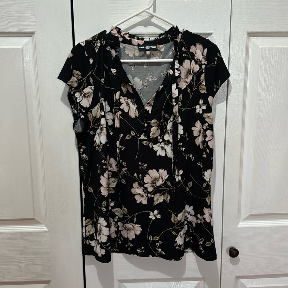 Stitch fix jersey type fabric top. Size XXL Karl lagerfeld
